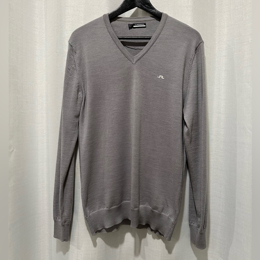 J.Lindeberg Men Lymann Knitted V-Neck Golf Sweater In Grey Size Medium